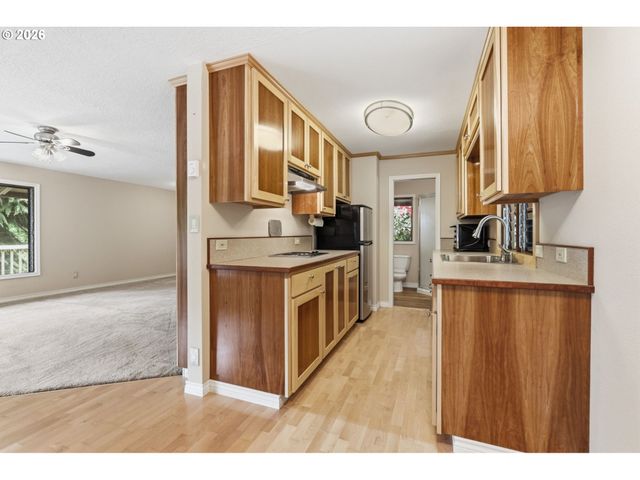 22868 Sw HILLCREST Rd, West Linn, OR 97068