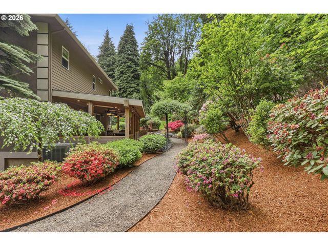 22868 Sw HILLCREST Rd, West Linn, OR 97068