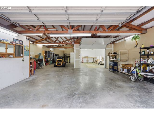 22868 Sw HILLCREST Rd, West Linn, OR 97068