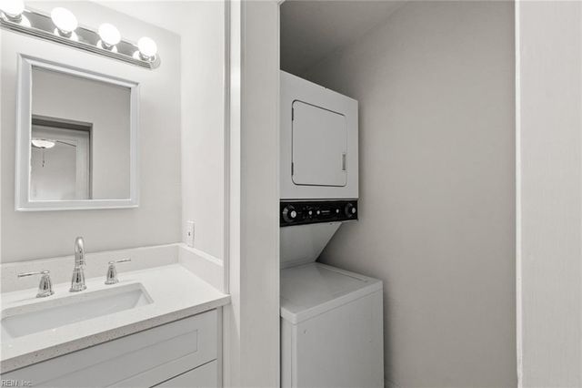 407 Warren Cres Apt 4, Norfolk, VA 23507