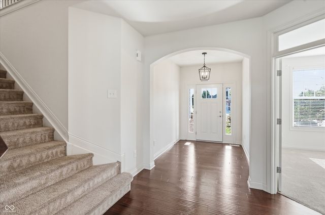 8752 Windpointe Pass, Zionsville, IN 46077