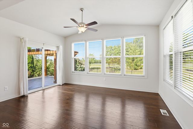 8752 Windpointe Pass, Zionsville, IN 46077