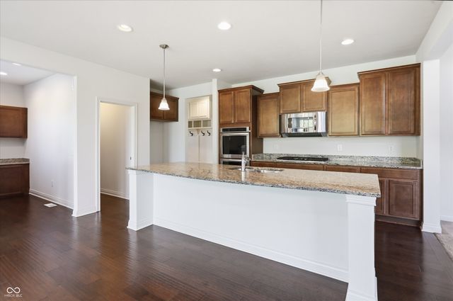 8752 Windpointe Pass, Zionsville, IN 46077