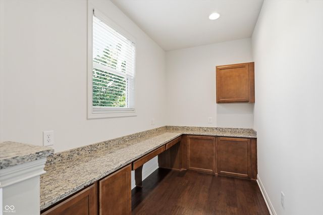 8752 Windpointe Pass, Zionsville, IN 46077