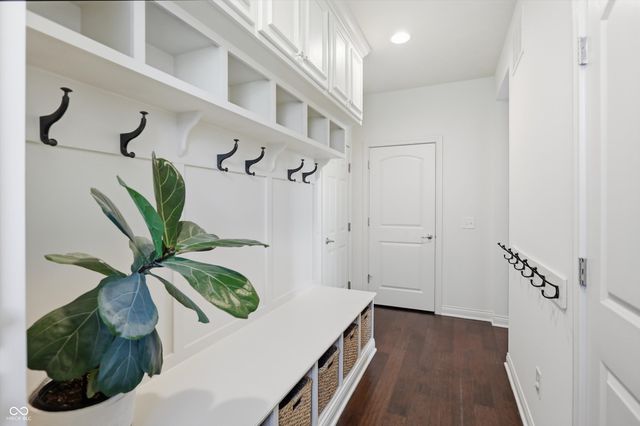 8752 Windpointe Pass, Zionsville, IN 46077