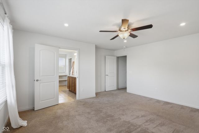 8752 Windpointe Pass, Zionsville, IN 46077