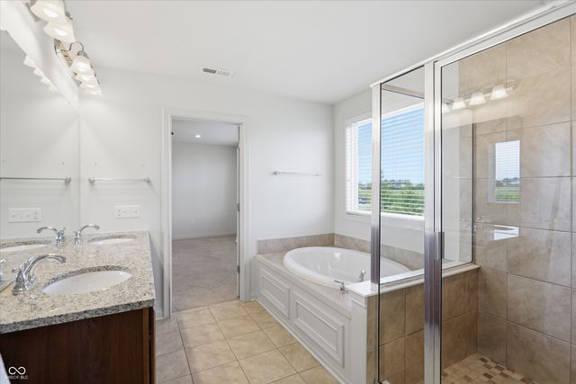 8752 Windpointe Pass, Zionsville, IN 46077