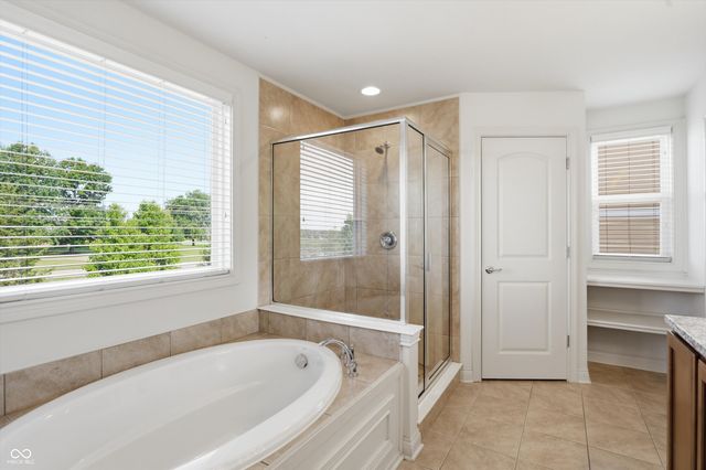 8752 Windpointe Pass, Zionsville, IN 46077