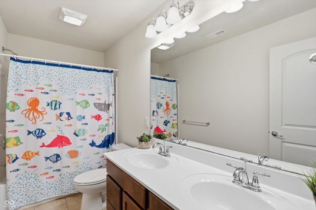 8752 Windpointe Pass, Zionsville, IN 46077