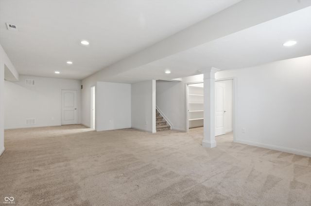 8752 Windpointe Pass, Zionsville, IN 46077