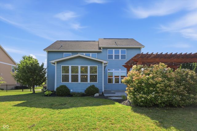 8752 Windpointe Pass, Zionsville, IN 46077