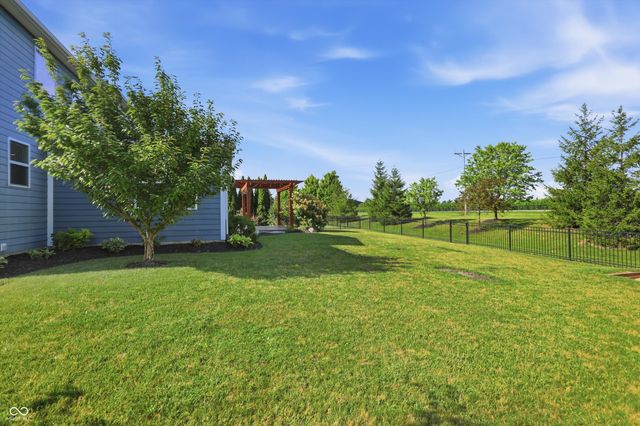 8752 Windpointe Pass, Zionsville, IN 46077