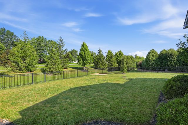 8752 Windpointe Pass, Zionsville, IN 46077