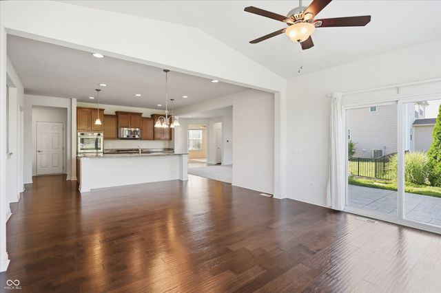 8752 Windpointe Pass, Zionsville, IN 46077