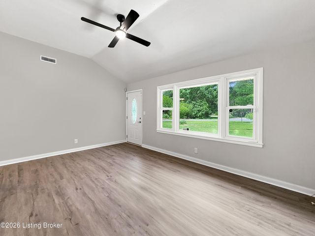 9211 Pensive Ln, Louisville, KY 40272