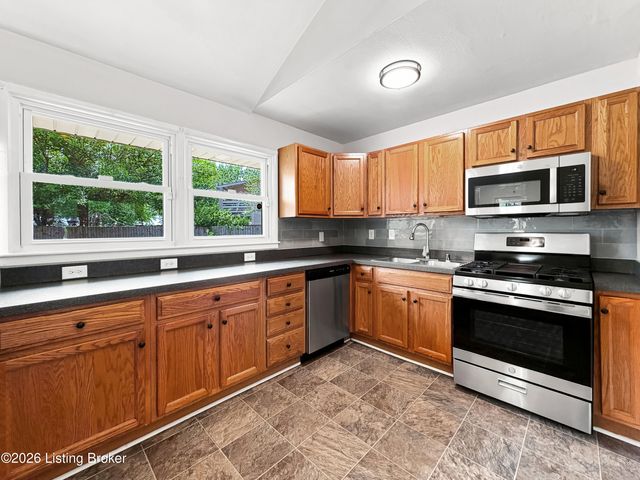 9211 Pensive Ln, Louisville, KY 40272