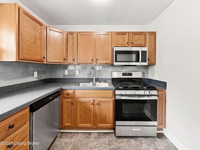 9211 Pensive Ln, Louisville, KY 40272