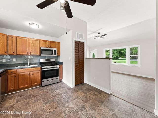 9211 Pensive Ln, Louisville, KY 40272