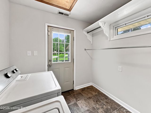 9211 Pensive Ln, Louisville, KY 40272