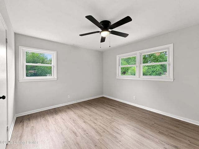 9211 Pensive Ln, Louisville, KY 40272