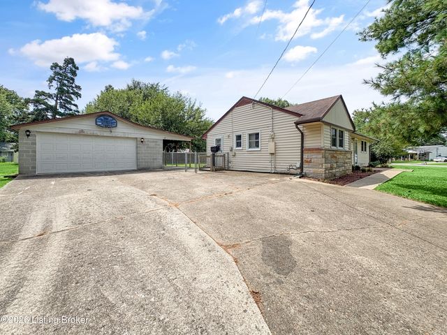 9211 Pensive Ln, Louisville, KY 40272