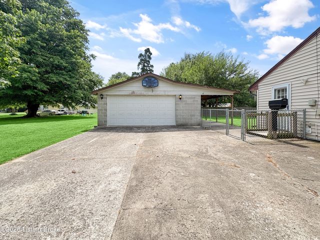 9211 Pensive Ln, Louisville, KY 40272
