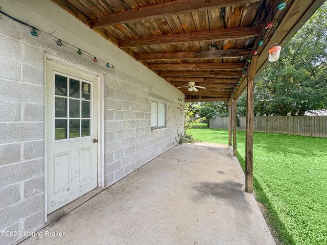 9211 Pensive Ln, Louisville, KY 40272