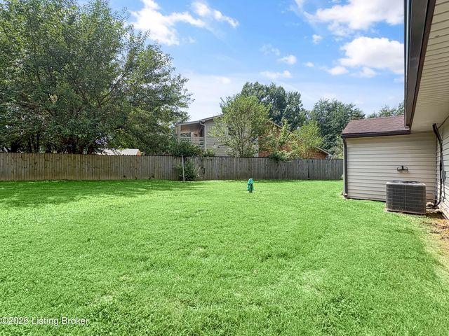9211 Pensive Ln, Louisville, KY 40272
