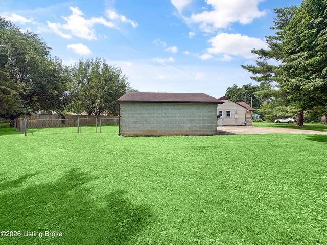 9211 Pensive Ln, Louisville, KY 40272