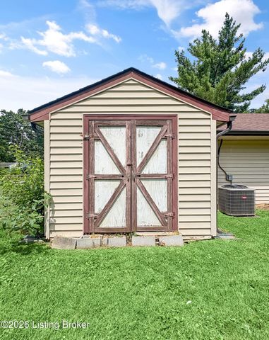 9211 Pensive Ln, Louisville, KY 40272