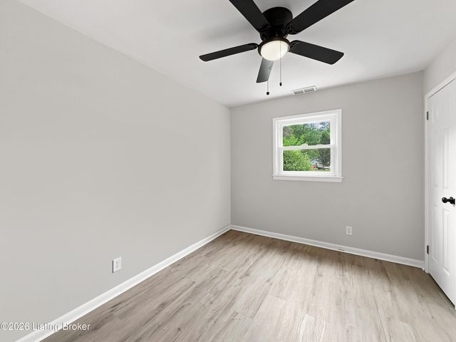 9211 Pensive Ln, Louisville, KY 40272