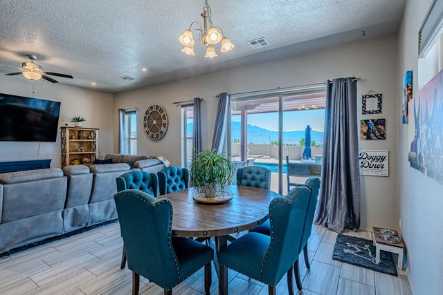 5900 Lilac Place NE, Rio Rancho, NM 87144