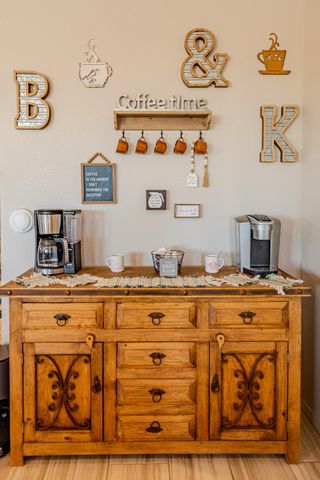 5900 Lilac Place NE, Rio Rancho, NM 87144