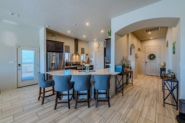 5900 Lilac Place NE, Rio Rancho, NM 87144