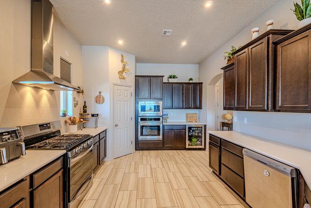5900 Lilac Place NE, Rio Rancho, NM 87144