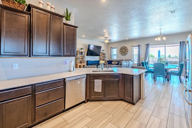 5900 Lilac Place NE, Rio Rancho, NM 87144
