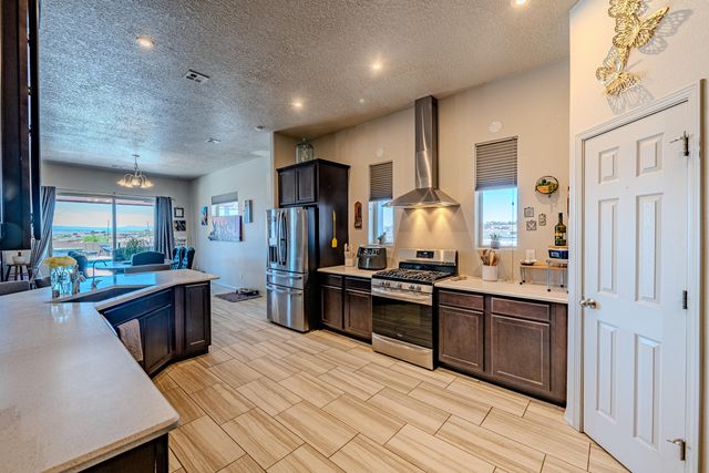 5900 Lilac Place NE, Rio Rancho, NM 87144