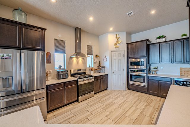 5900 Lilac Place NE, Rio Rancho, NM 87144