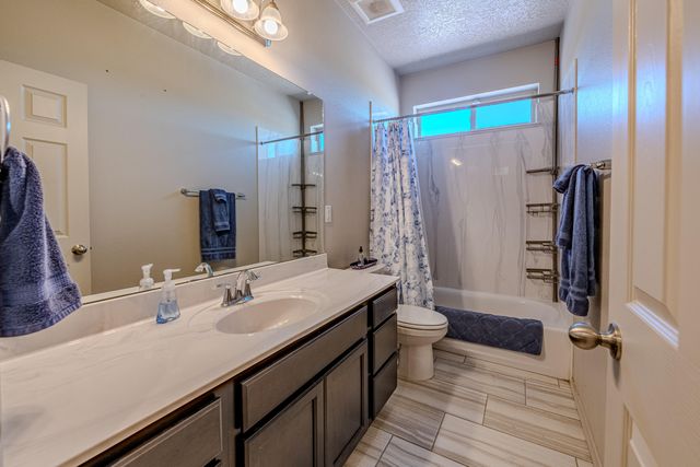 5900 Lilac Place NE, Rio Rancho, NM 87144