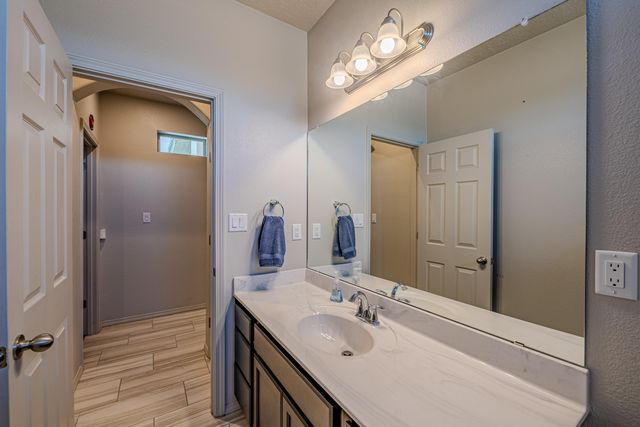 5900 Lilac Place NE, Rio Rancho, NM 87144