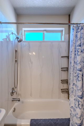 5900 Lilac Place NE, Rio Rancho, NM 87144