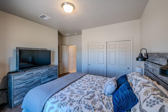 5900 Lilac Place NE, Rio Rancho, NM 87144