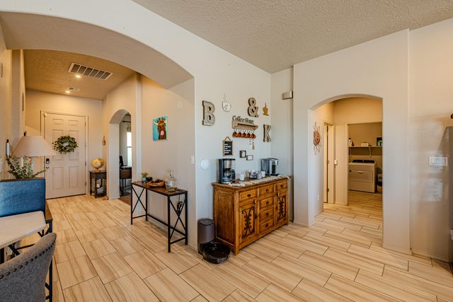 5900 Lilac Place NE, Rio Rancho, NM 87144