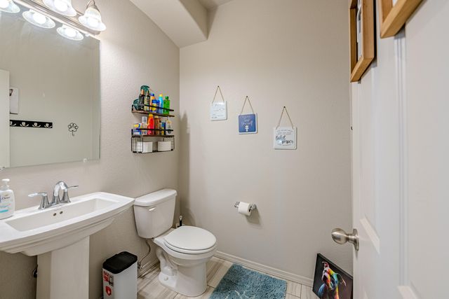 5900 Lilac Place NE, Rio Rancho, NM 87144
