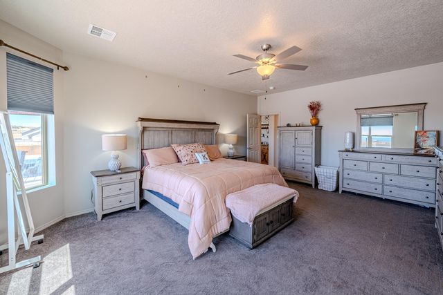 5900 Lilac Place NE, Rio Rancho, NM 87144