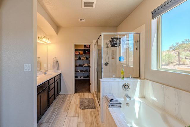 5900 Lilac Place NE, Rio Rancho, NM 87144