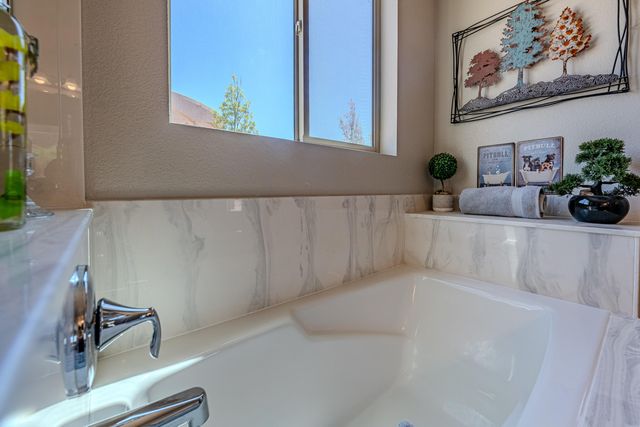 5900 Lilac Place NE, Rio Rancho, NM 87144
