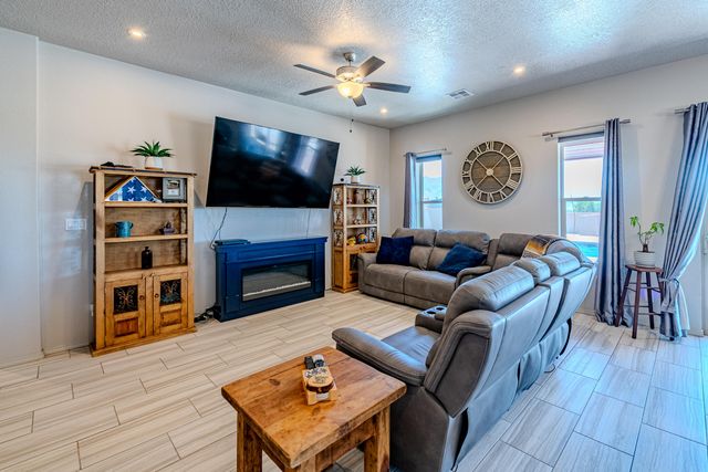 5900 Lilac Place NE, Rio Rancho, NM 87144