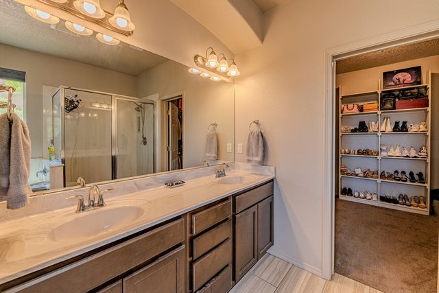 5900 Lilac Place NE, Rio Rancho, NM 87144