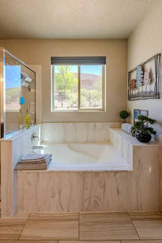 5900 Lilac Place NE, Rio Rancho, NM 87144